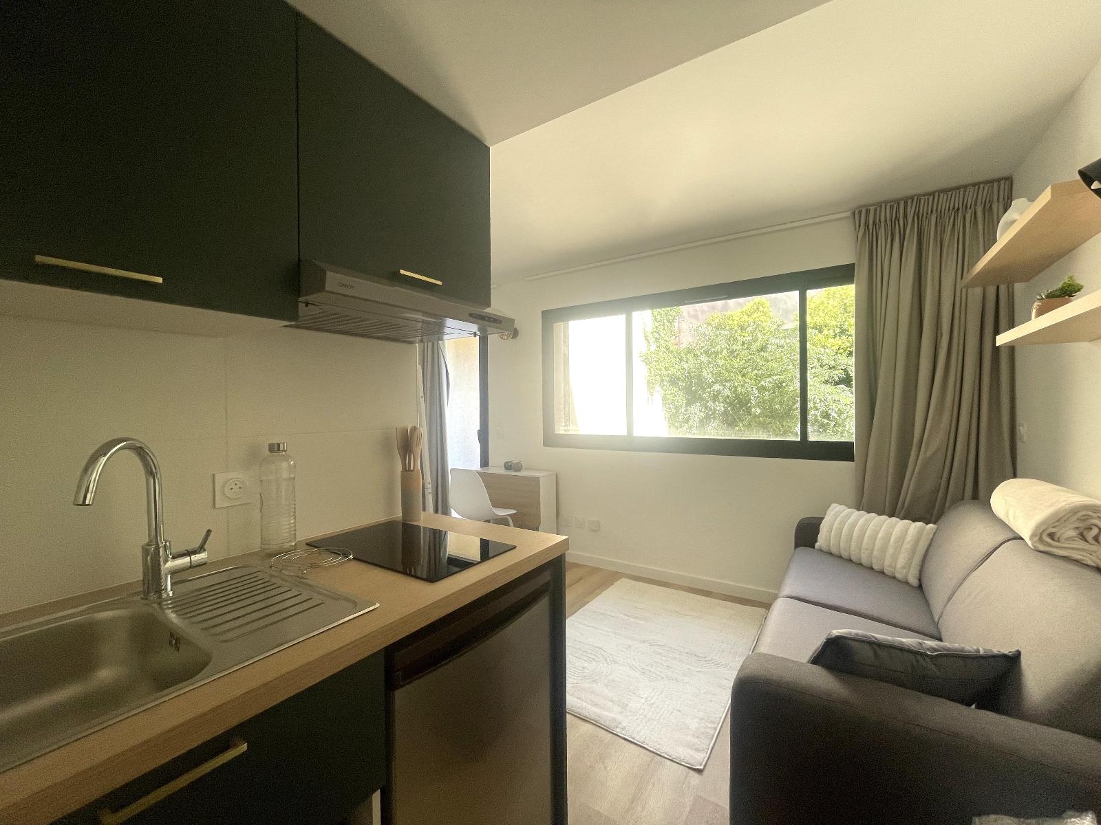 Appartement rénové / 1 pièce 14m2
