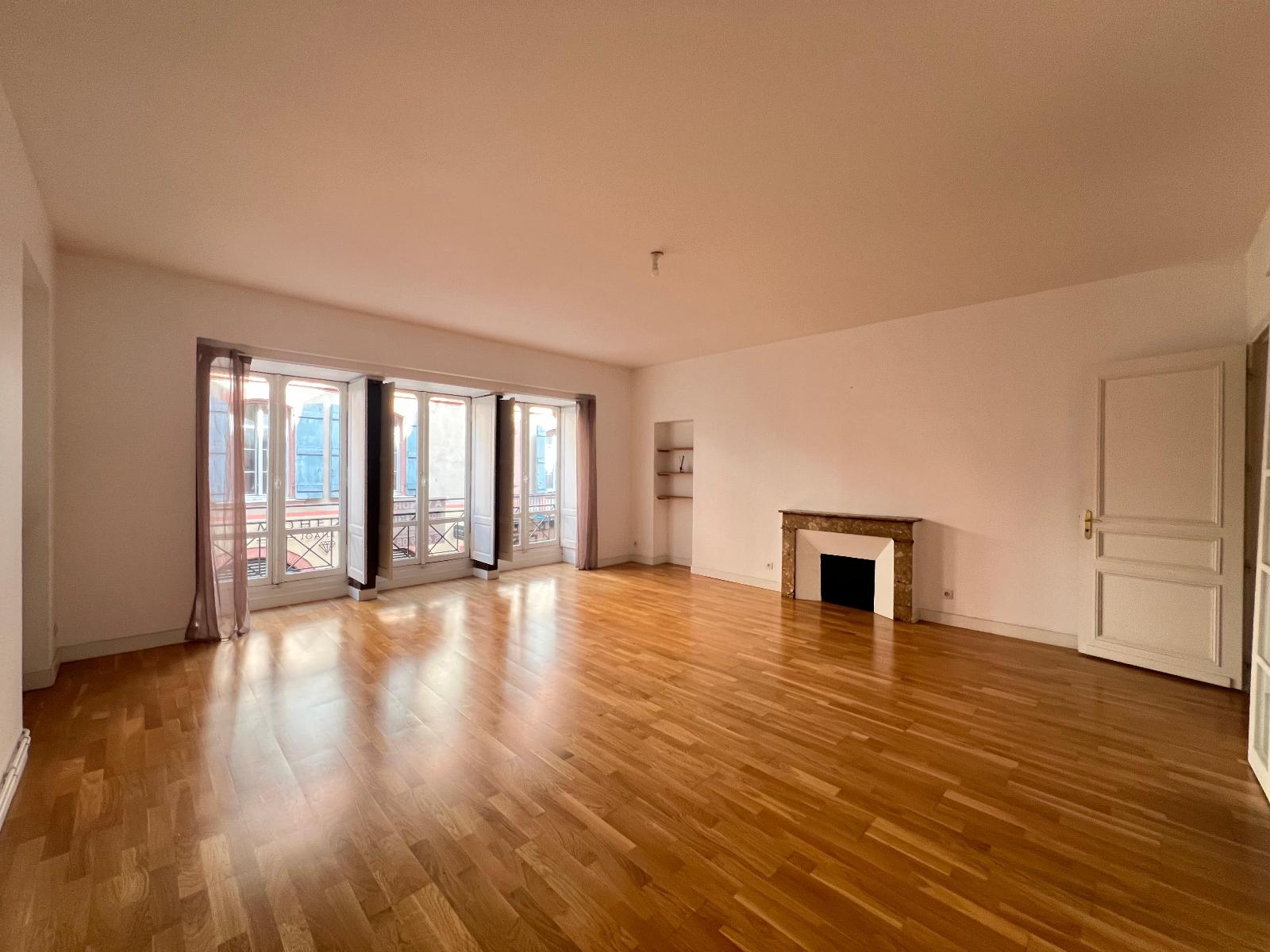 Appartement bourgeois / 3 pièces 74m2